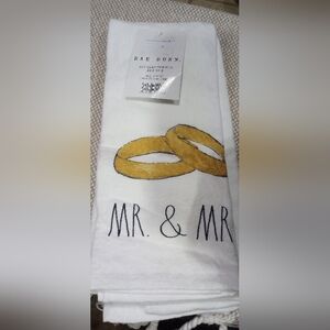 NWT Rae Dunn 2 Kitchen Towels "Mr & Mrs"